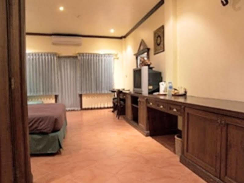The Irish Clock Hotell Udon Thani Eksteriør bilde